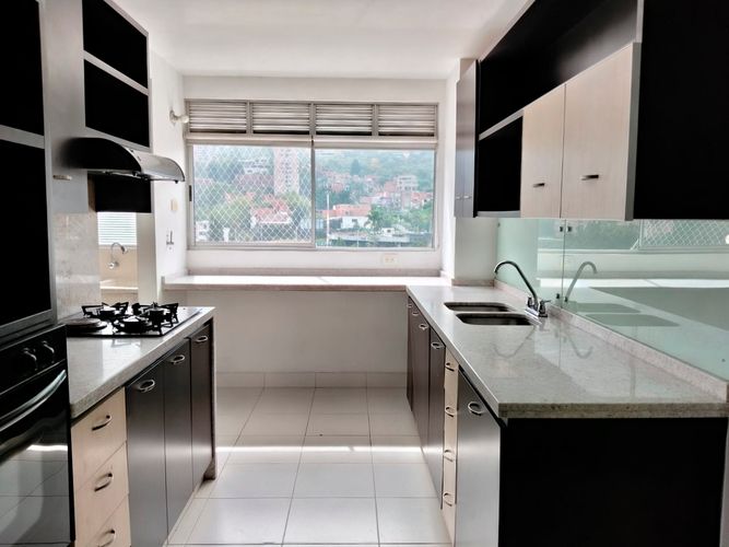 Apartamento de 2 alcobas en arriendo en El Poblado, Medellín, 163 m² · foto 3 de 19