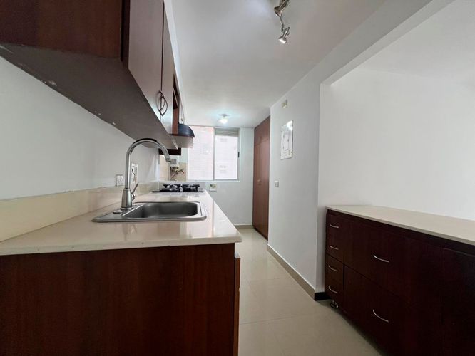 Apartamento de 3 alcobas en arriendo en Cumbres, Envigado, 106 m² · foto 3 de 16