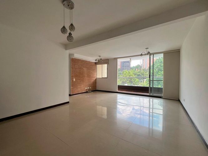 Apartamento de 3 alcobas en arriendo en Cumbres, Envigado, 106 m² · foto 2 de 16
