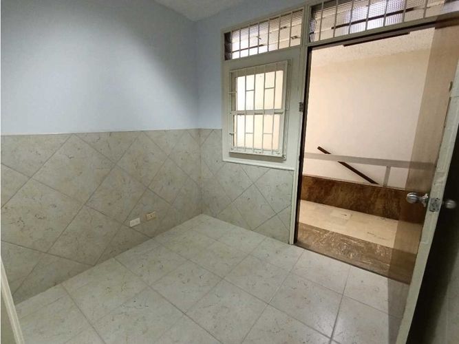 Bodega en arriendo en Belén Las Mercedes, Medellín, 34 m² · foto 3 de 9