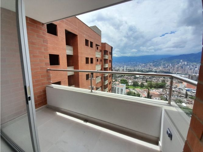 Apartamento de 3 alcobas en venta en Centro, La Estrella, 75 m² · foto 2 de 24