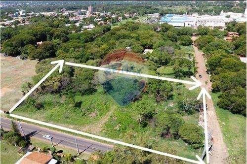 VENDO AMPLIO TERRENO EN ESQUINA EN FERNANDO DE LA MORA — foto 2