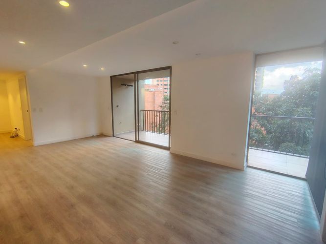 Apartamento de 2 alcobas en arriendo en El Poblado, Medellín, 105 m² · foto 11 de 14