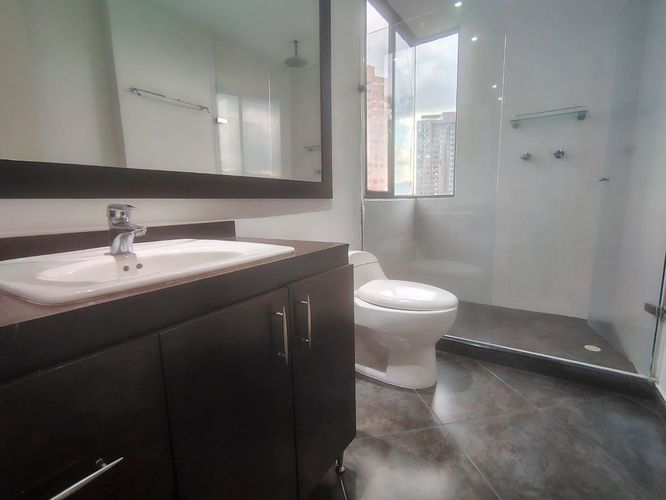 Apartamento de 2 alcobas en arriendo en El Poblado, Medellín, 105 m² · foto 14 de 14