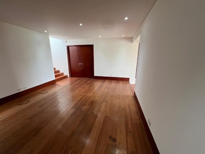 Casa de 4 alcobas en venta en Chicó Alto, Bogotá, 1100 m² · foto 2 de 24
