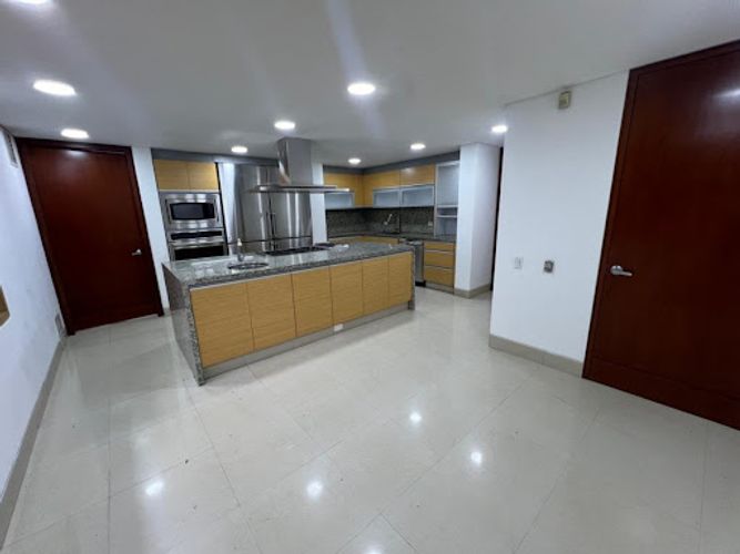 Casa de 4 alcobas en venta en Chicó Alto, Bogotá, 1100 m² · foto 6 de 24