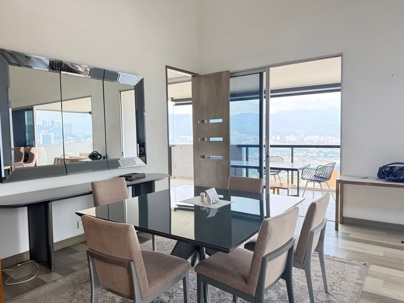 Apartamento en arriendo en El Poblado, Medellín · foto 4 de 20