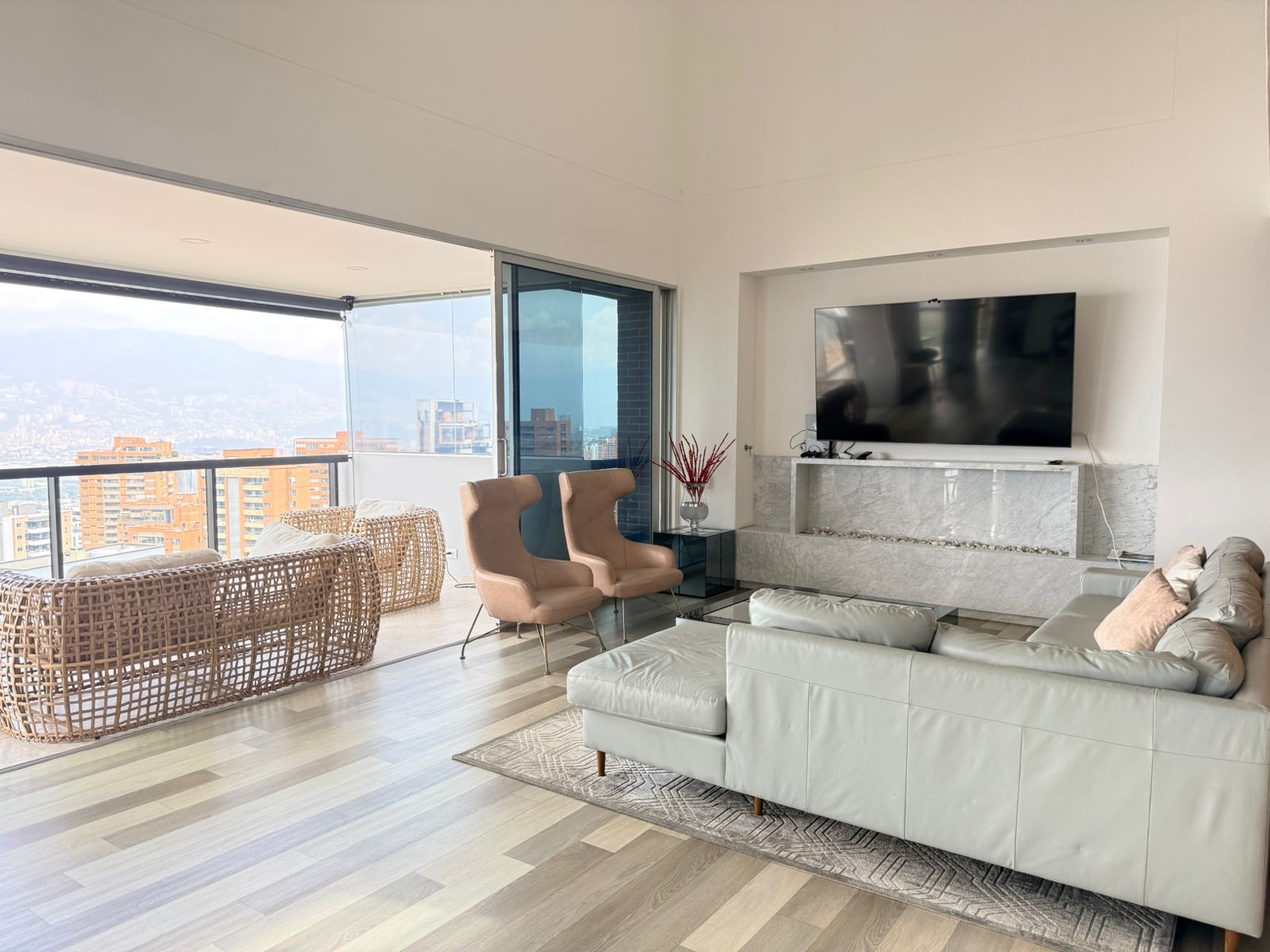 Apartamento en arriendo en El Poblado, Medellín · foto 2 de 20