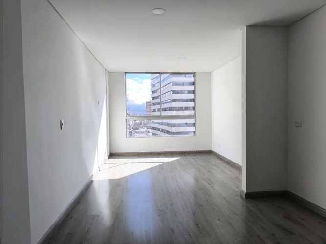 Apartaestudio en venta en La Candelaria, Bogotá, 25 m² · foto 2 de 10