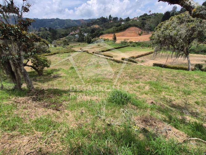 Lote en venta en El Porvenir, Rionegro, 2176 m² · foto 3 de 8