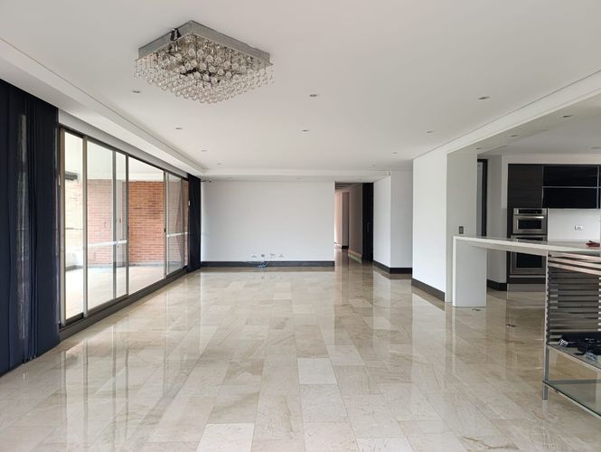 Apartamento de 3 alcobas en arriendo en Las Lomas, Medellín, 300 m² · foto 2 de 18