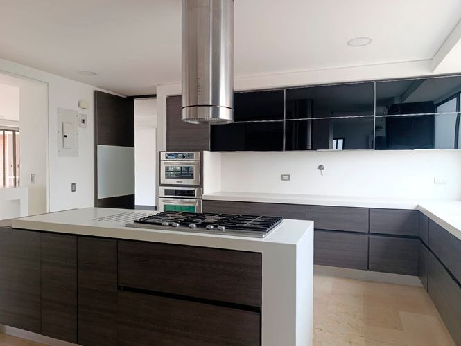 Apartamento de 3 alcobas en arriendo en Las Lomas, Medellín, 300 m² · foto 5 de 18