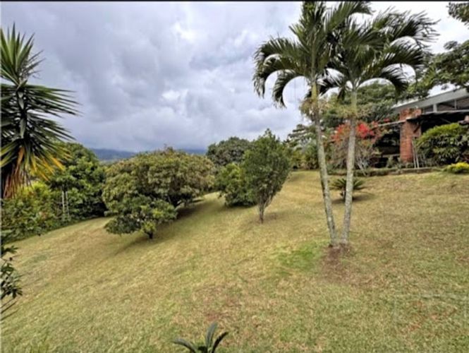Casa de 3 alcobas en venta en La Reforma, Cali, 250 m² · foto 2 de 24