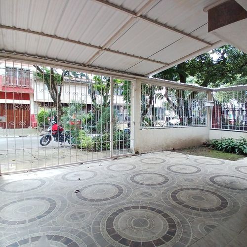 Casa de 6 alcobas en venta en El Lido, Cali, 240 m² · foto 2 de 24