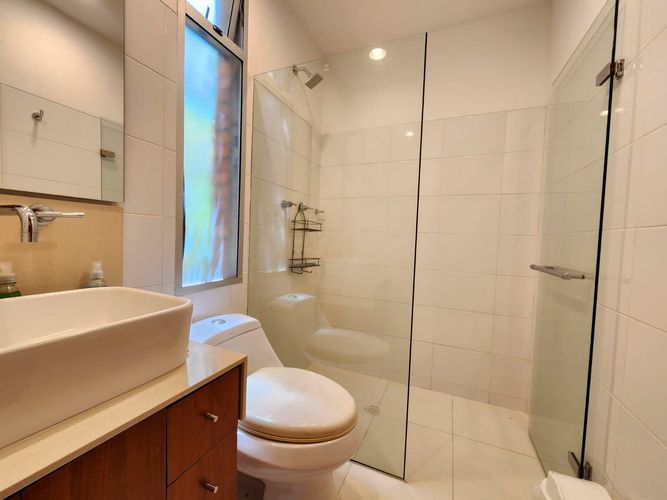 Casa de 4 alcobas en venta en Guayabito, Rionegro, 363 m² · foto 9 de 12