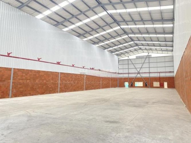 Bodega en arriendo en Flora Industrial, Cali, 1400 m² · foto 2 de 9