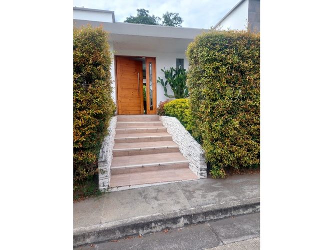 Casa de 5 alcobas en venta en El Caimo, Armenia, 230 m² · foto 2 de 24
