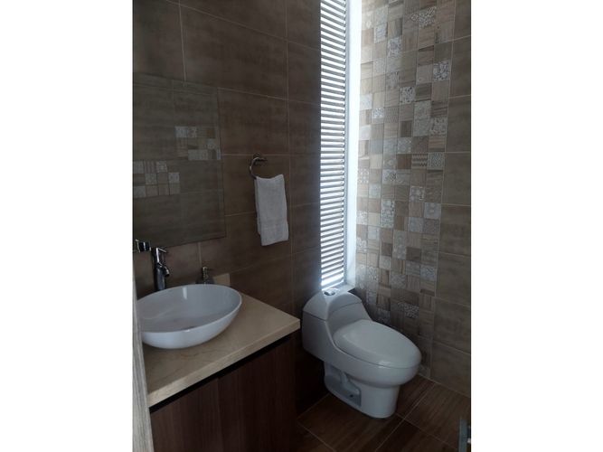 Casa de 5 alcobas en venta en El Caimo, Armenia, 230 m² · foto 11 de 24