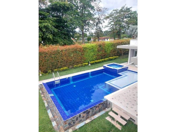 Casa de 5 alcobas en venta en El Caimo, Armenia, 230 m² · foto 17 de 24