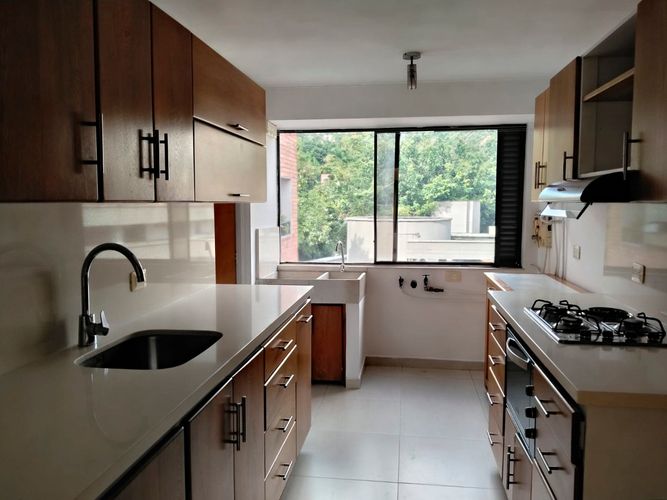 Apartamento de 3 alcobas en arriendo en El Poblado, Medellín, 114 m² · foto 3 de 19