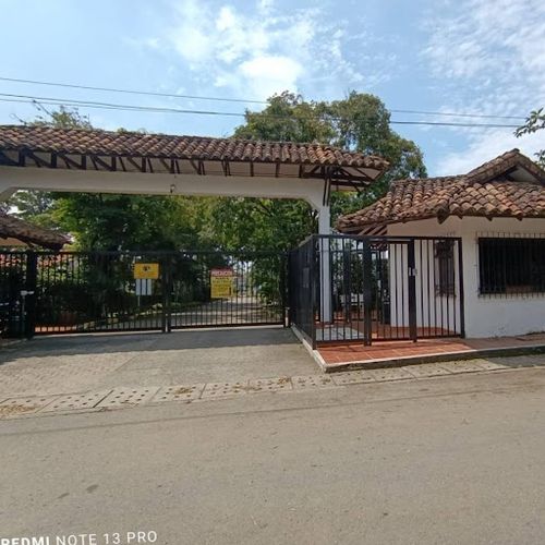 Casa de 5 alcobas en venta en Condominio Sortilegio, Cali, 564 m² · foto 2 de 24