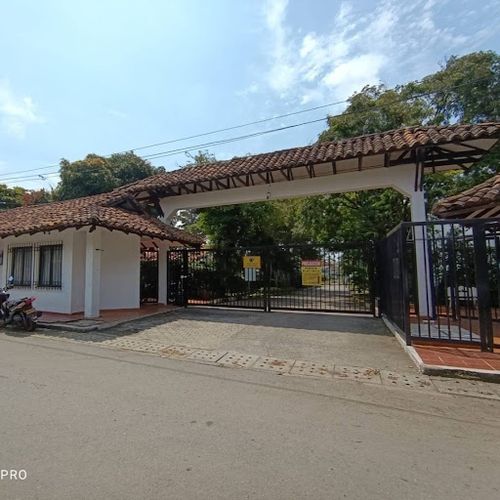 Casa de 5 alcobas en venta en Condominio Sortilegio, Cali, 564 m² · foto 3 de 24