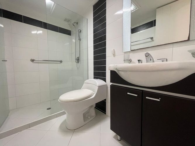 Apartamento de 4 alcobas en arriendo en Los Naranjos, Medellín, 135 m² · foto 12 de 14