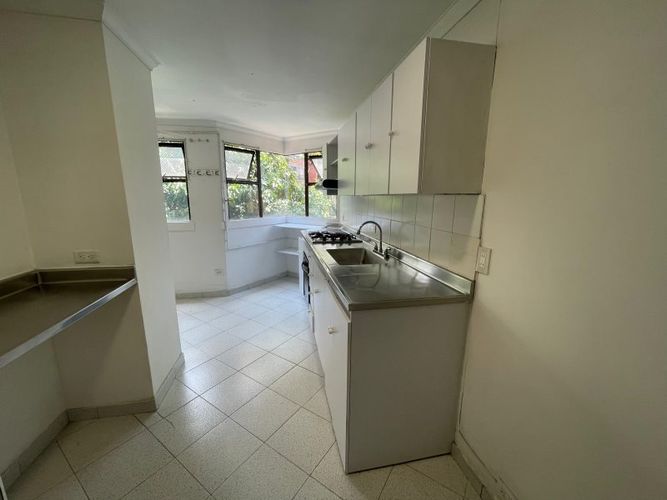 Apartamento de 4 alcobas en venta en Los Naranjos, Medellín, 135 m² · foto 2 de 14
