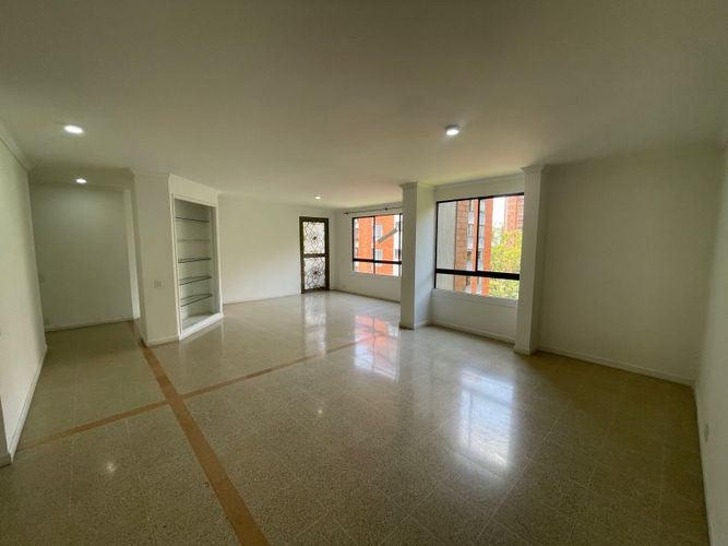 Apartamento de 4 alcobas en venta en Los Naranjos, Medellín, 135 m² · foto 3 de 14
