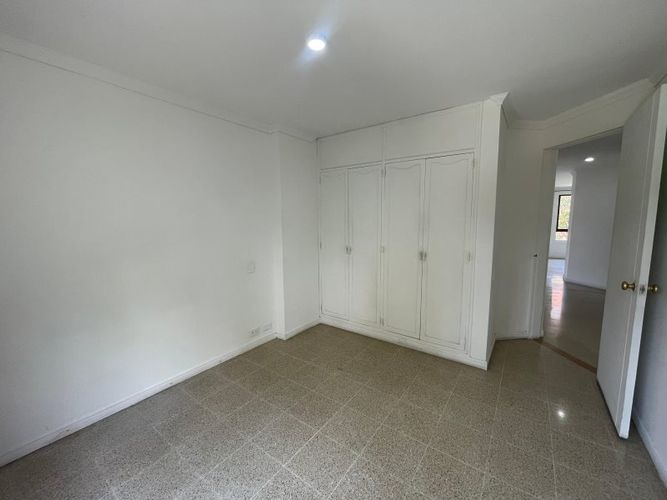 Apartamento de 4 alcobas en venta en Los Naranjos, Medellín, 135 m² · foto 7 de 14