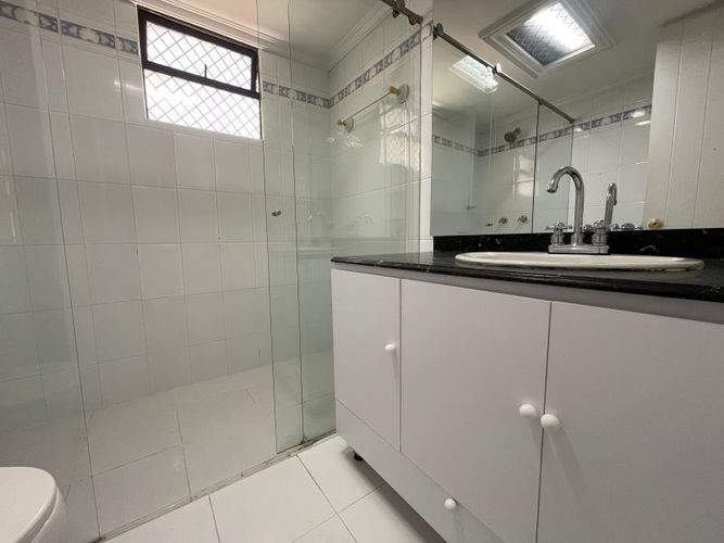 Apartamento de 4 alcobas en venta en Los Naranjos, Medellín, 135 m² · foto 13 de 14
