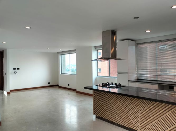 Apartamento de 2 alcobas en arriendo en El Poblado, Medellín, 95 m² · foto 4 de 15