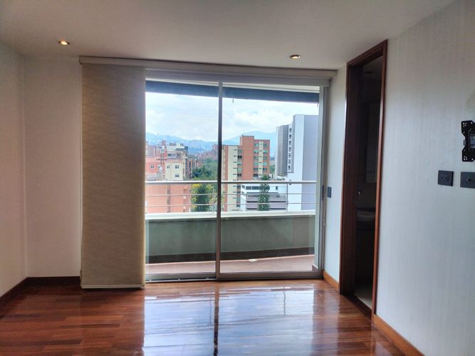 Apartamento de 2 alcobas en arriendo en El Poblado, Medellín, 95 m² · foto 3 de 15