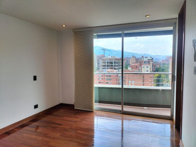 Apartamento de 2 alcobas en arriendo en El Poblado, Medellín, 95 m² · foto 2 de 15