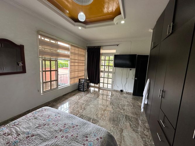 Casa de 10 alcobas en venta en El Guayabo, Armenia, 400 m² · foto 2 de 24