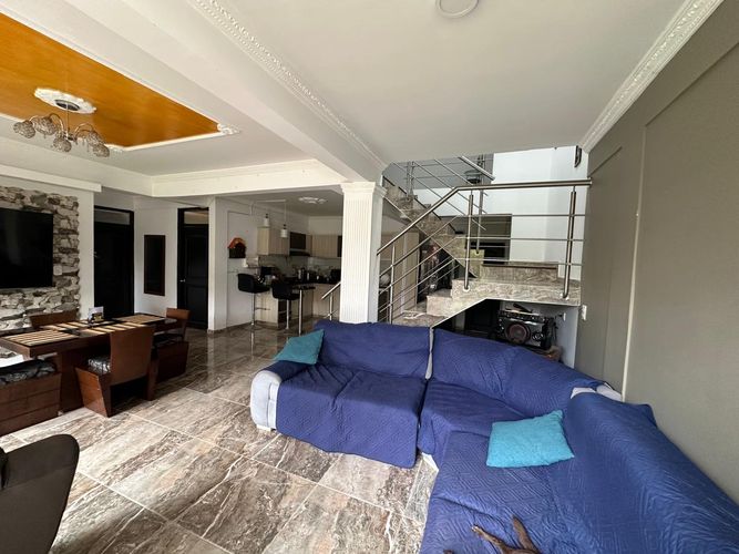 Casa de 10 alcobas en venta en El Guayabo, Armenia, 400 m² · foto 3 de 24