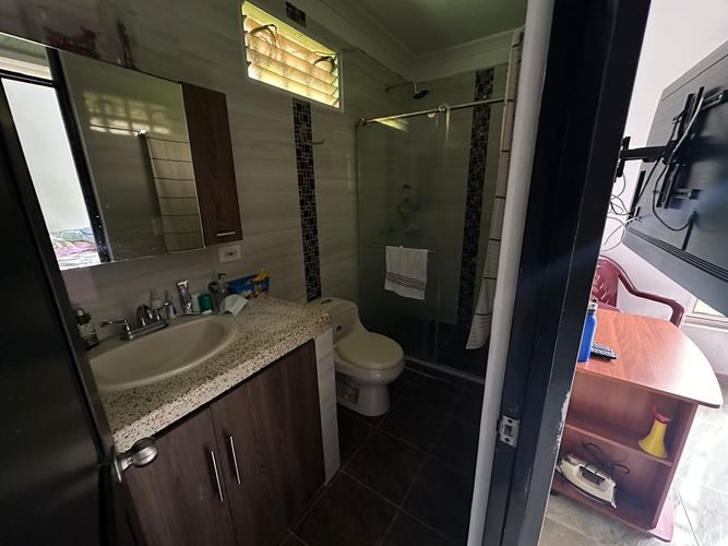 Casa de 10 alcobas en venta en El Guayabo, Armenia, 400 m² · foto 8 de 24