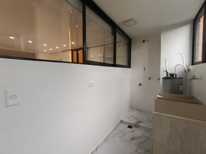 Apartamento de 2 alcobas en arriendo en El Poblado, Medellín, 102 m² · foto 12 de 20