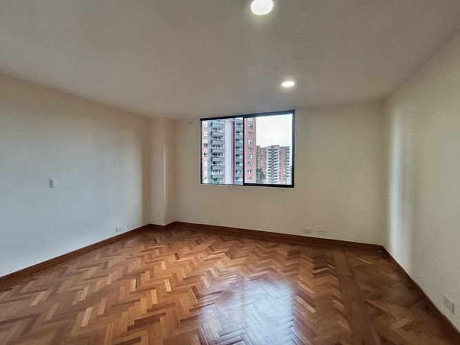 Apartamento de 2 alcobas en arriendo en El Poblado, Medellín, 102 m² · foto 13 de 20