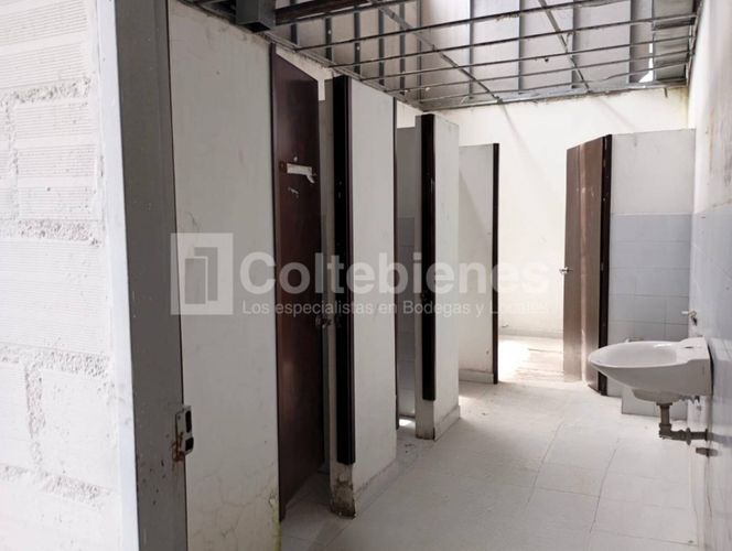 Bodega en arriendo en Suramérica, Itagüí · foto 7 de 8