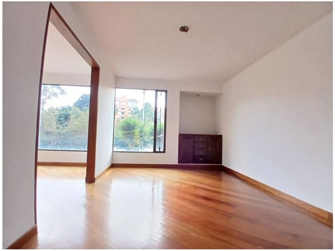 Apartamento de 2 alcobas en venta en Bella Suiza, Bogotá, 151 m² · foto 2 de 17