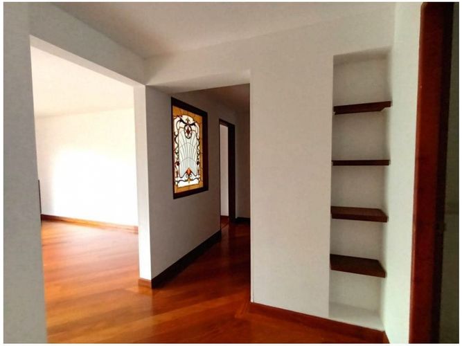 Apartamento de 2 alcobas en venta en Bella Suiza, Bogotá, 151 m² · foto 5 de 17