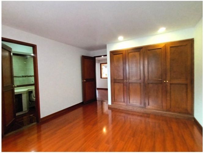 Apartamento de 2 alcobas en venta en Bella Suiza, Bogotá, 151 m² · foto 16 de 17