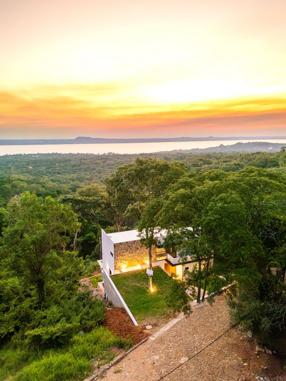Residencia de 5 dormitorios a estrenar con vistas al Lago Ypacaraí – La Suiza, San Bernardino — foto 2