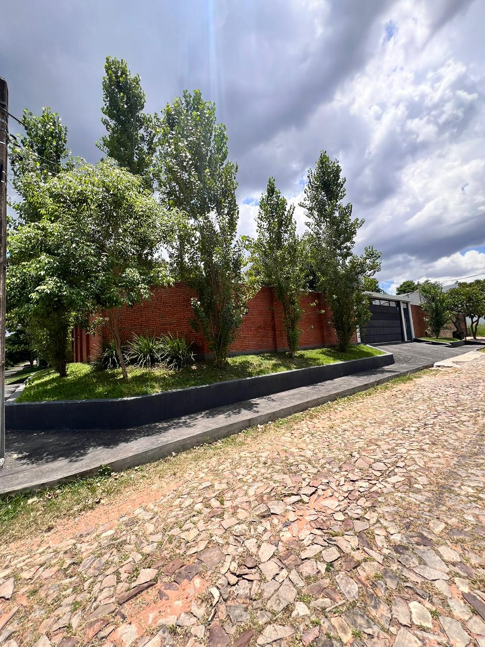 VENDO AMPLIA RESIDENCIA EN LAMBARE — foto 2