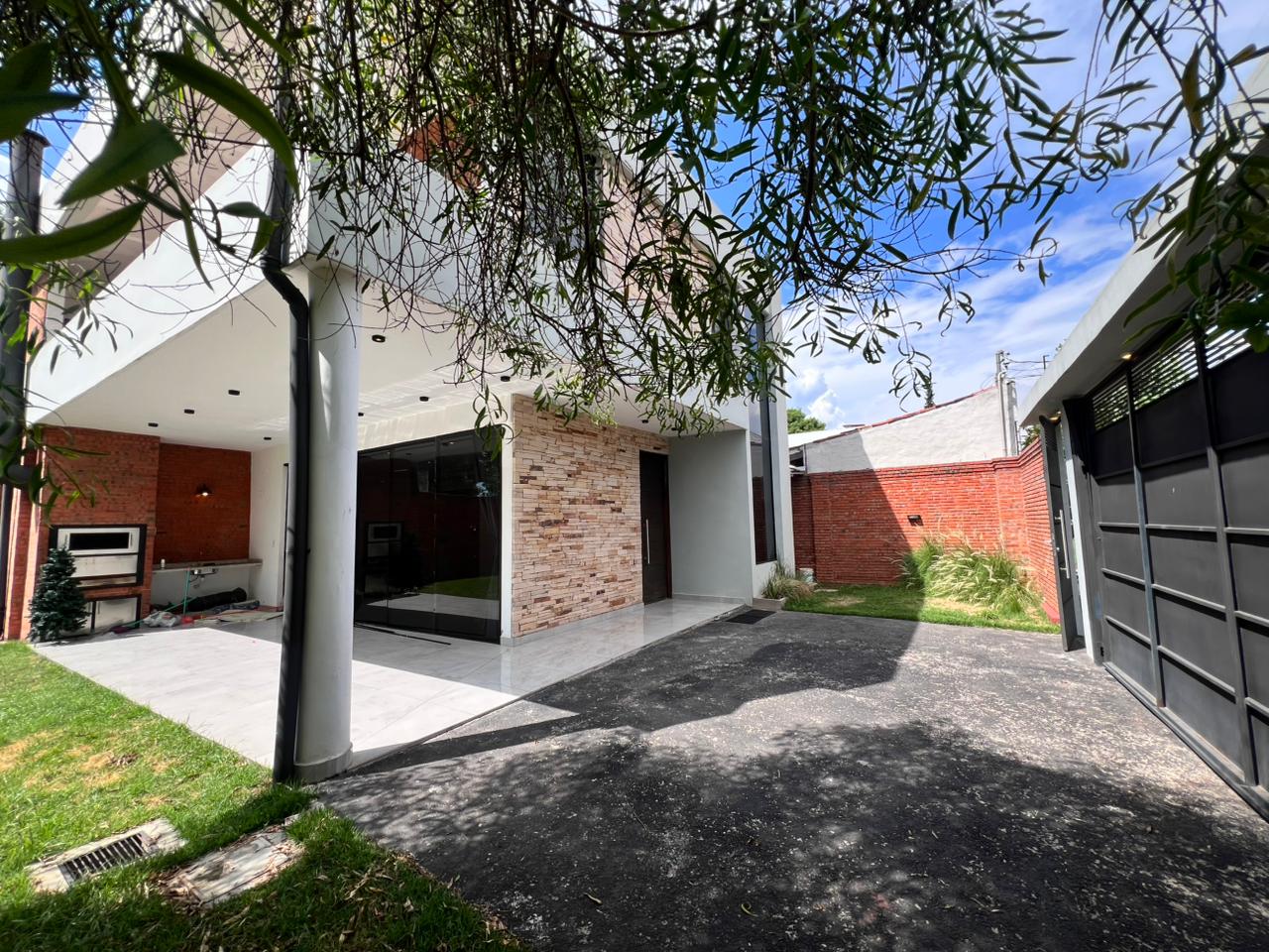 VENDO AMPLIA RESIDENCIA EN LAMBARE — foto 3