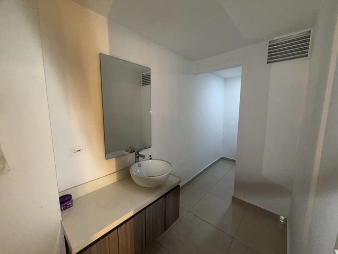 Apartamento de 4 alcobas en venta en El Poblado, Medellín, 263 m² · foto 6 de 24