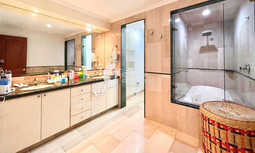 Apartamento de 3 alcobas en venta en Chicó Reservado, Bogotá, 254 m² · foto 15 de 17