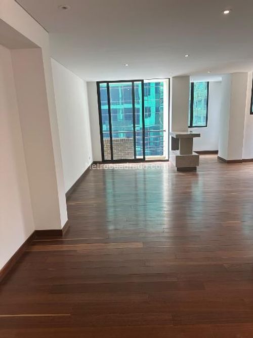 Apartamento de 2 alcobas en venta en Chicó Reservado, Bogotá, 153 m² · foto 2 de 12