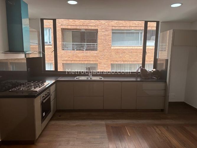 Apartamento de 2 alcobas en venta en Chicó Reservado, Bogotá, 153 m² · foto 6 de 12